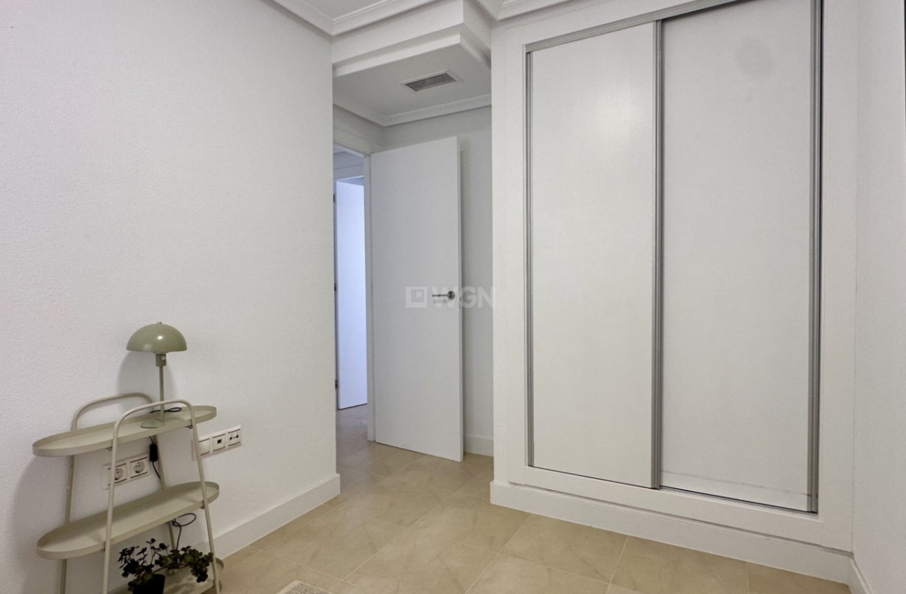 Odsprzedaż - Mieszkanie w bloku - Torrevieja - Costa Blanca
