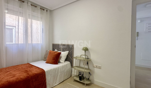 Odsprzedaż - Mieszkanie w bloku - Torrevieja - Costa Blanca