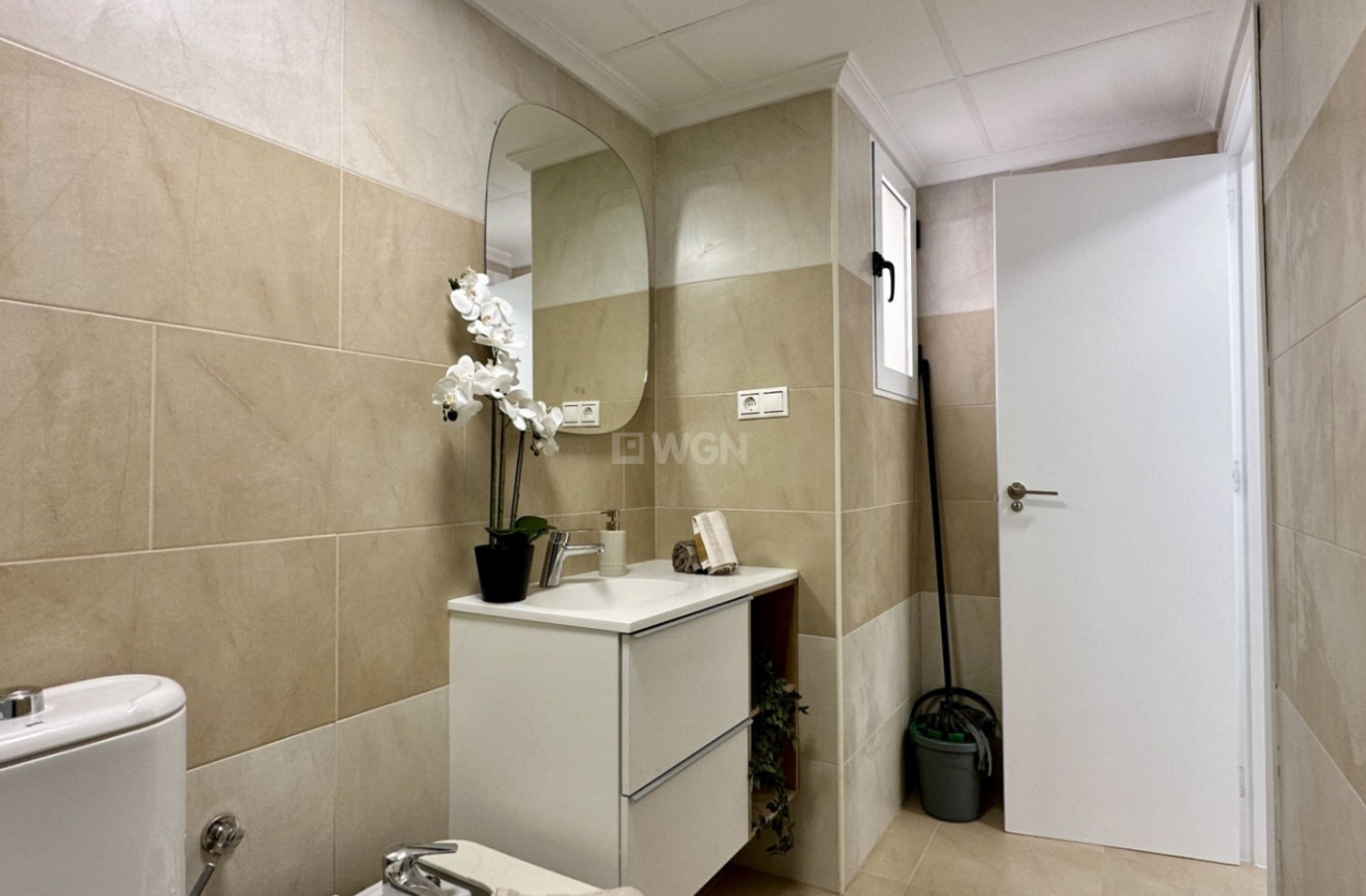 Odsprzedaż - Mieszkanie w bloku - Torrevieja - Costa Blanca