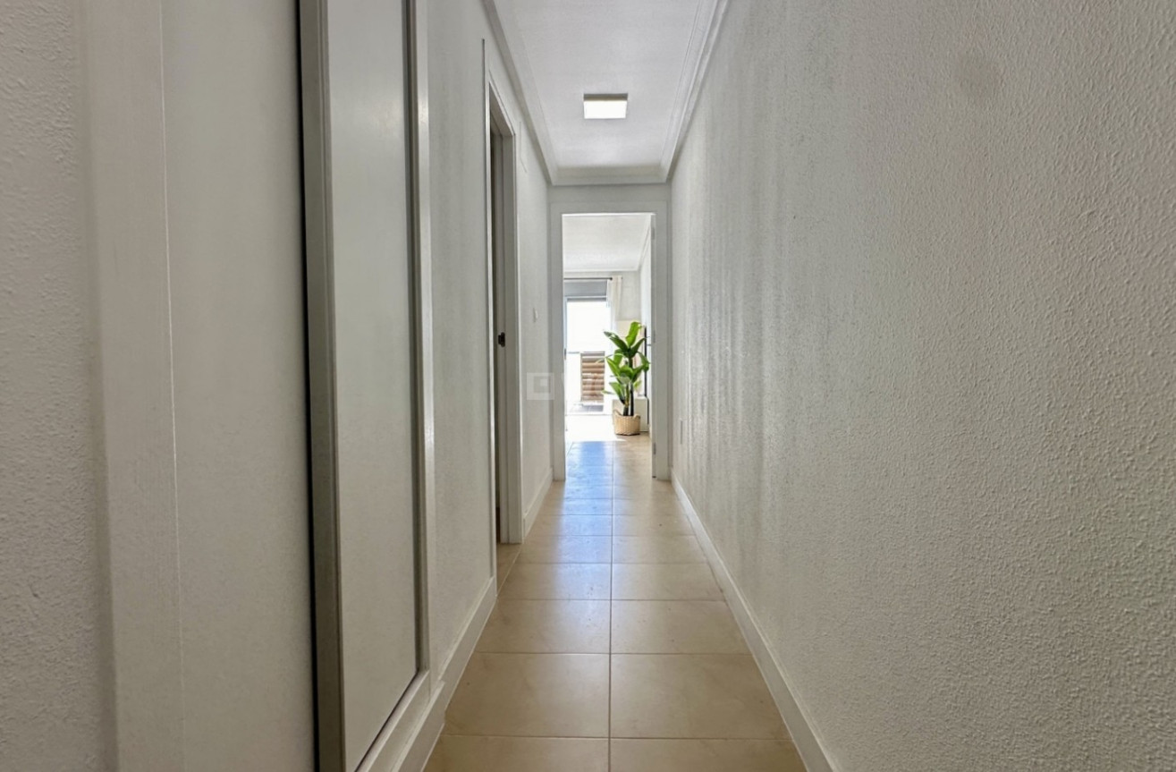 Odsprzedaż - Mieszkanie w bloku - Torrevieja - Costa Blanca