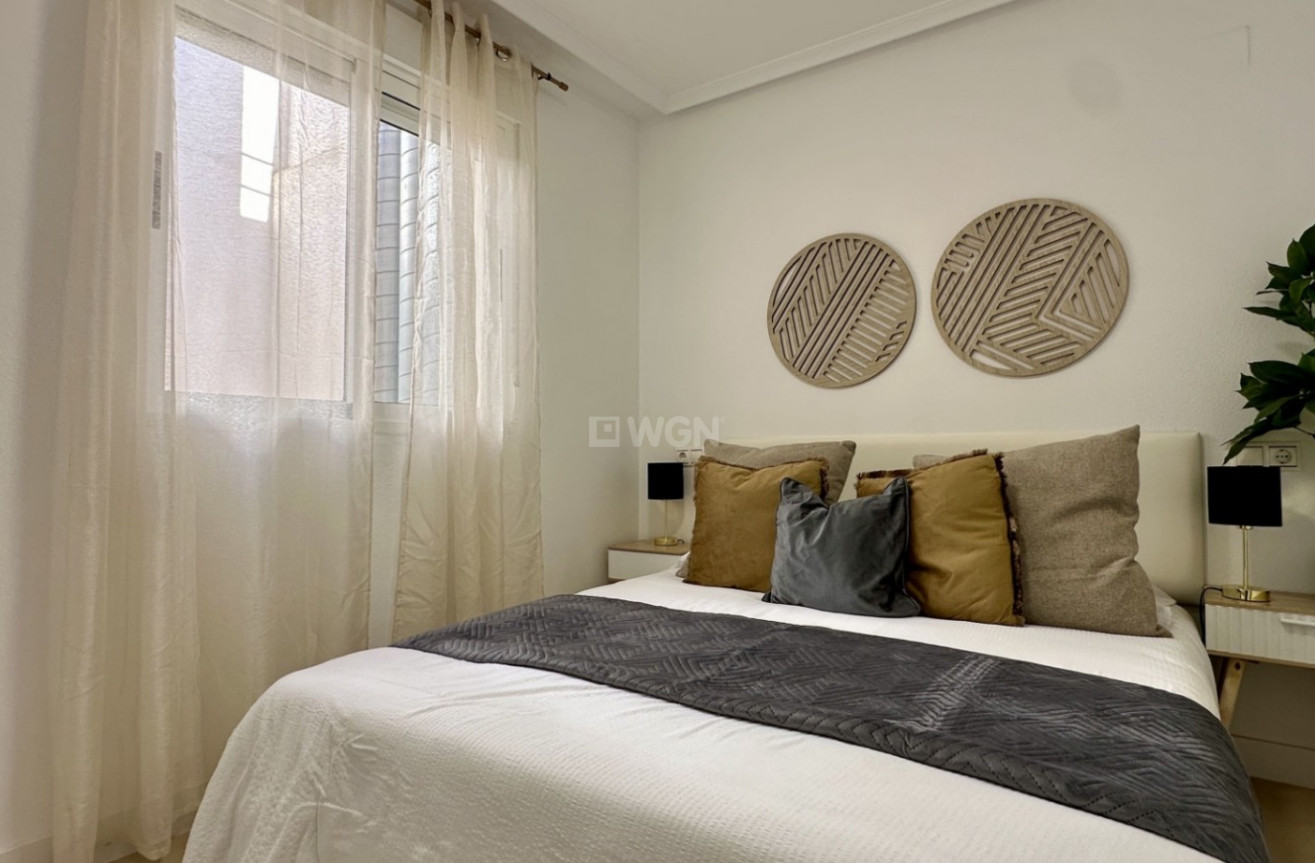 Odsprzedaż - Mieszkanie w bloku - Torrevieja - Costa Blanca