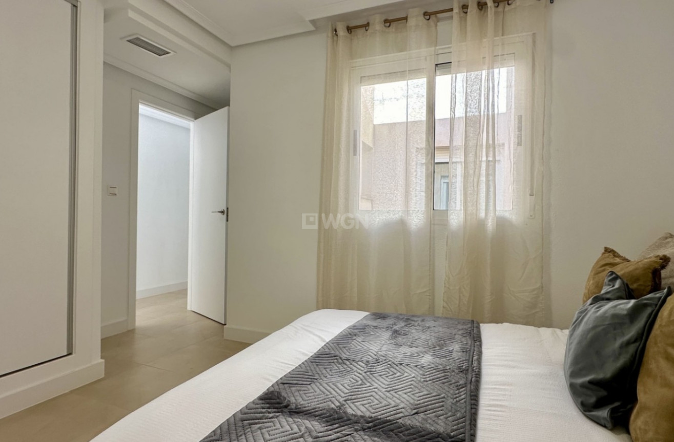 Odsprzedaż - Mieszkanie w bloku - Torrevieja - Costa Blanca