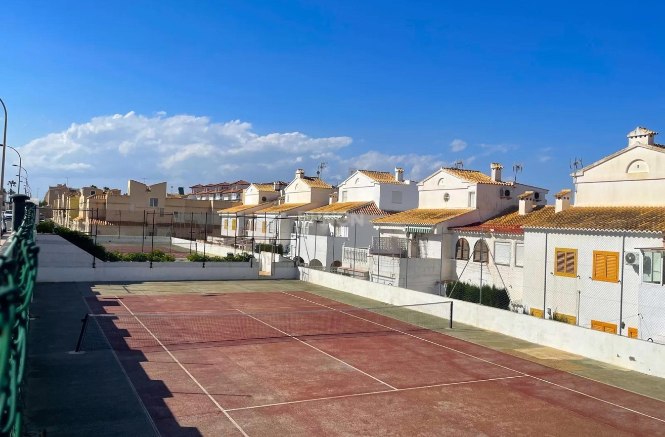 Odsprzedaż - Mieszkanie w bloku - Torrevieja - La Mata