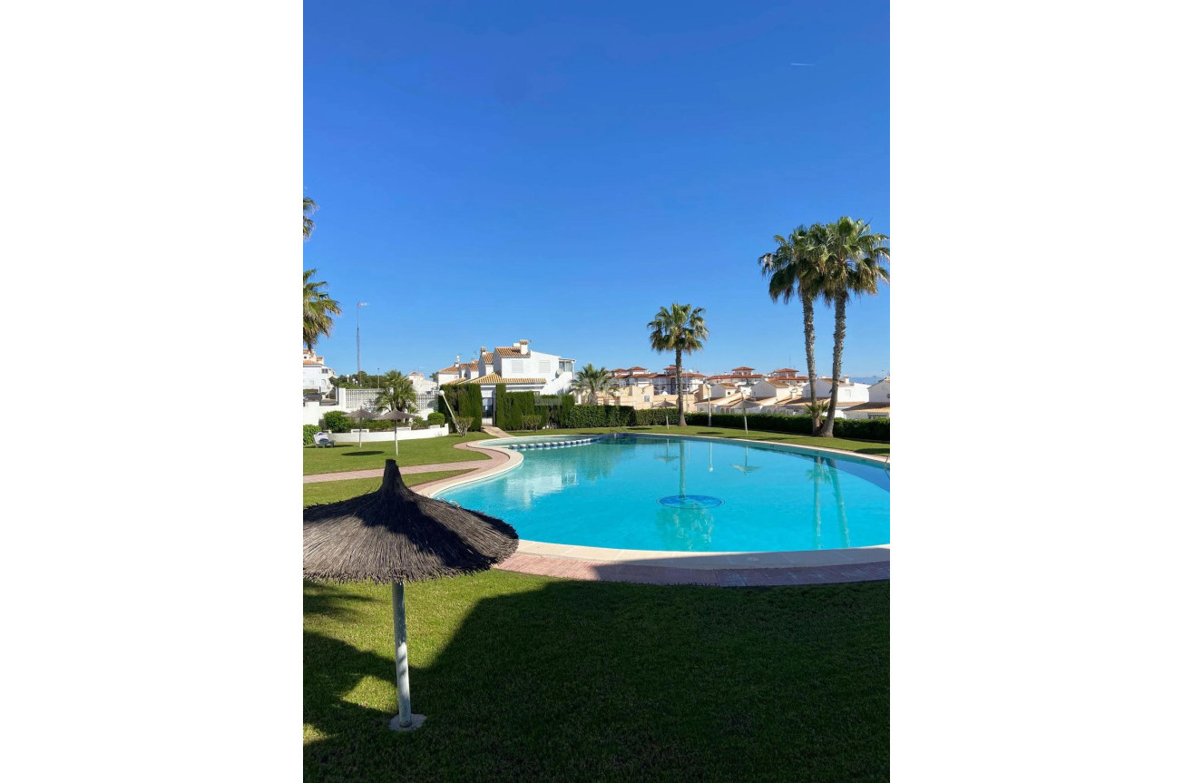 Odsprzedaż - Mieszkanie w bloku - Torrevieja - La Mata