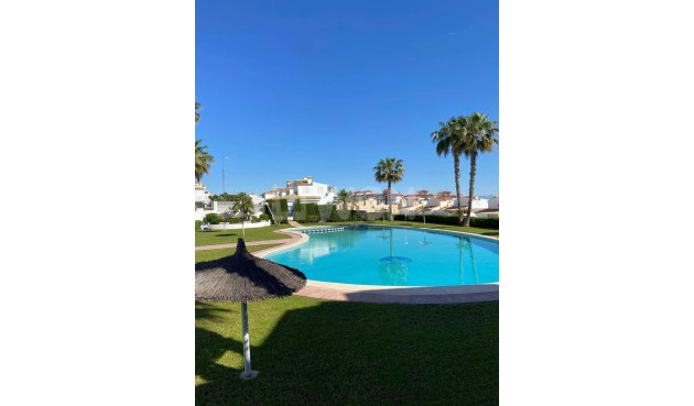 Odsprzedaż - Mieszkanie w bloku - Torrevieja - La Mata