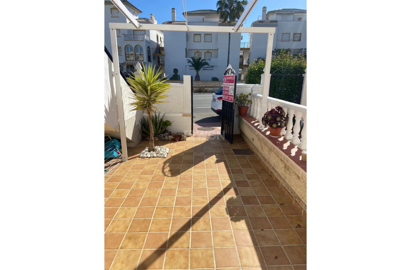 Odsprzedaż - Mieszkanie w bloku - Torrevieja - La Mata