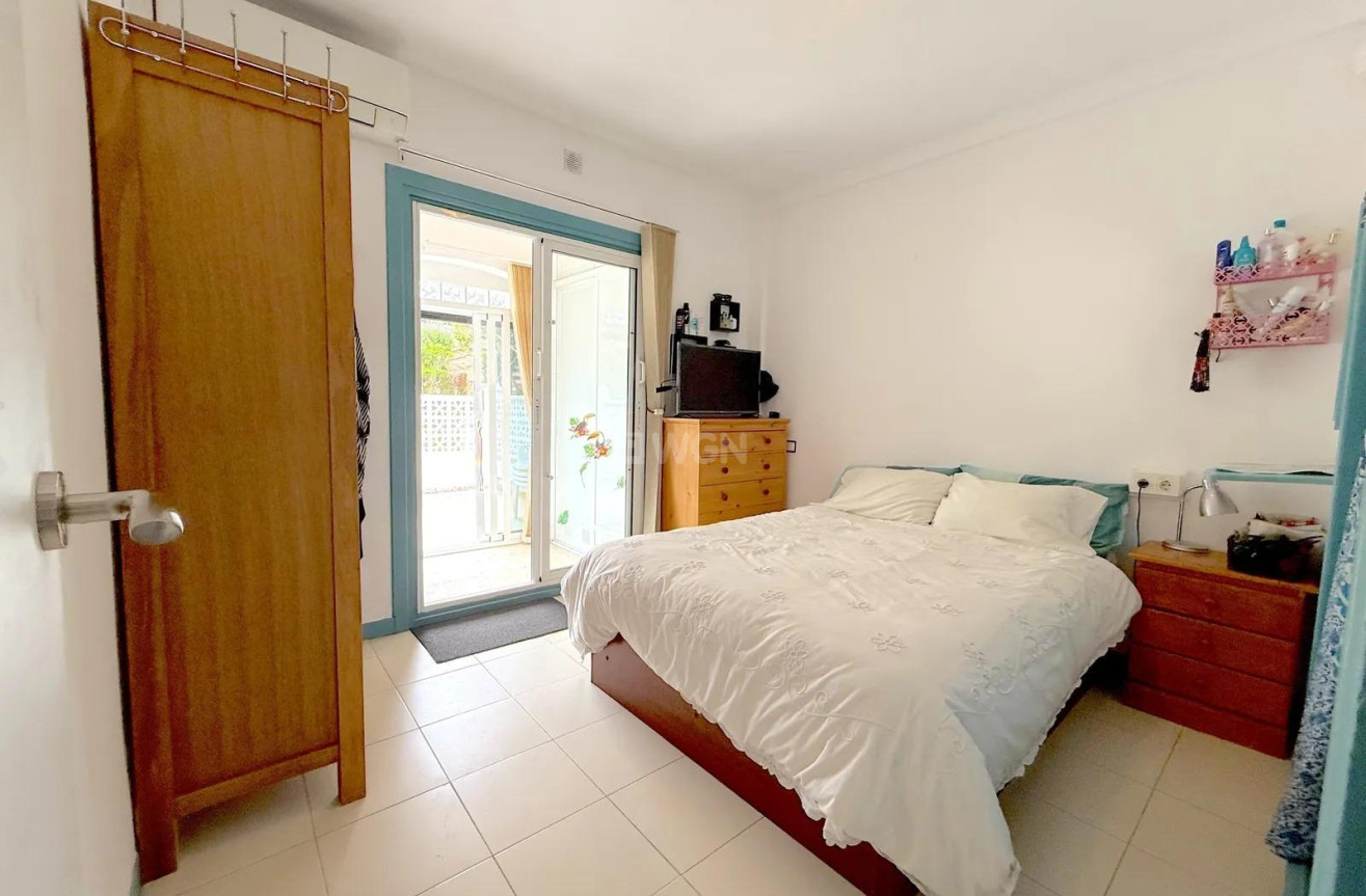 Odsprzedaż - Mieszkanie w bloku - Torrevieja - La Mata