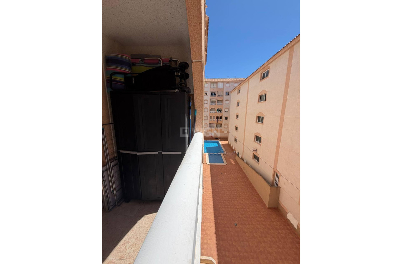 Odsprzedaż - Mieszkanie w bloku - Torrevieja - Centro