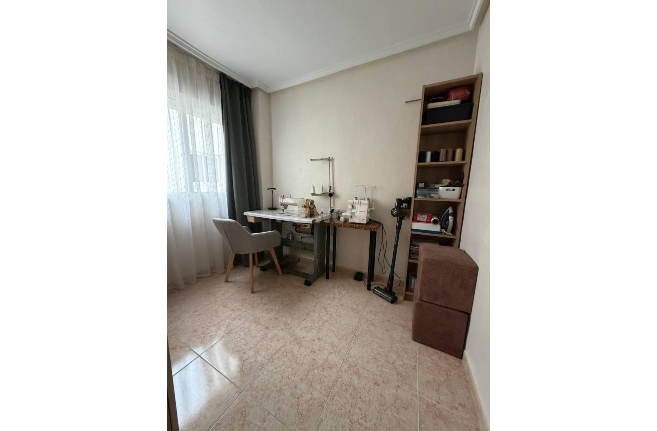 Odsprzedaż - Mieszkanie w bloku - Torrevieja - Centro