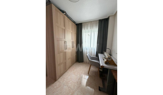Odsprzedaż - Mieszkanie w bloku - Torrevieja - Centro
