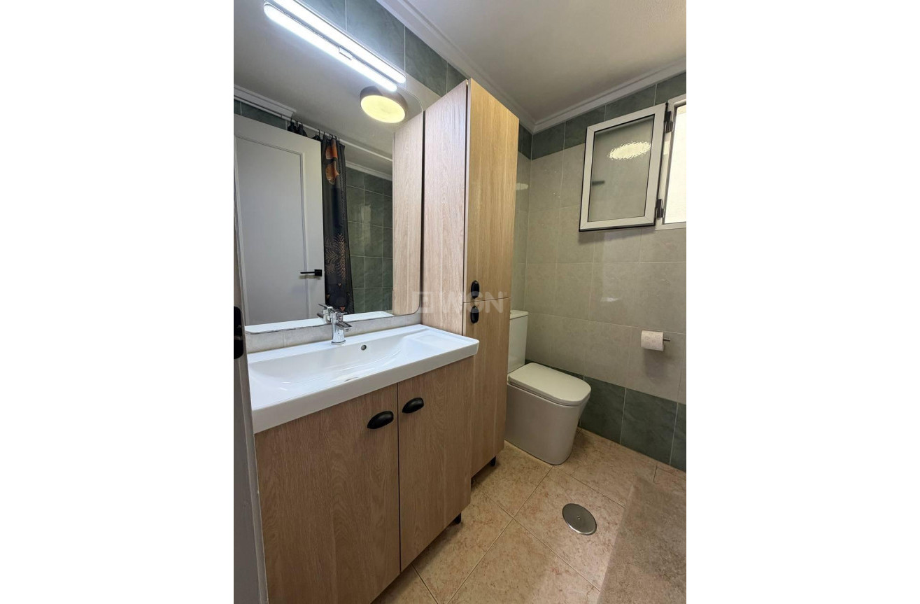 Odsprzedaż - Mieszkanie w bloku - Torrevieja - Centro