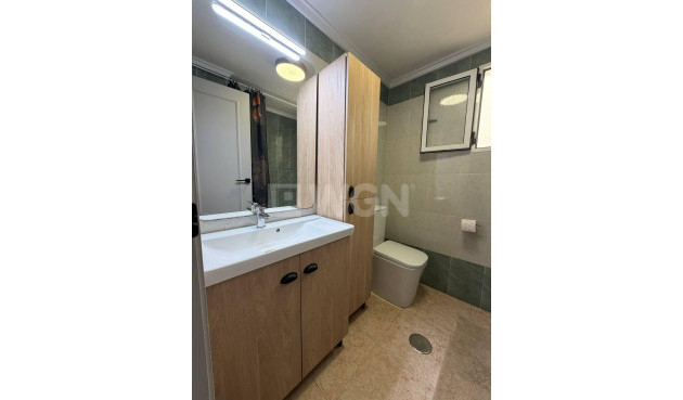 Odsprzedaż - Mieszkanie w bloku - Torrevieja - Centro