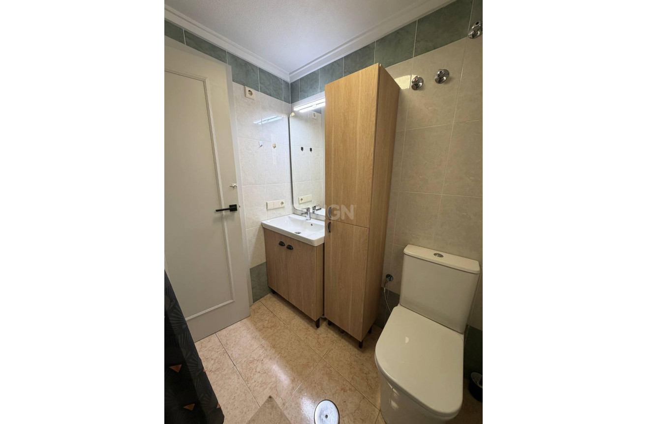 Odsprzedaż - Mieszkanie w bloku - Torrevieja - Centro