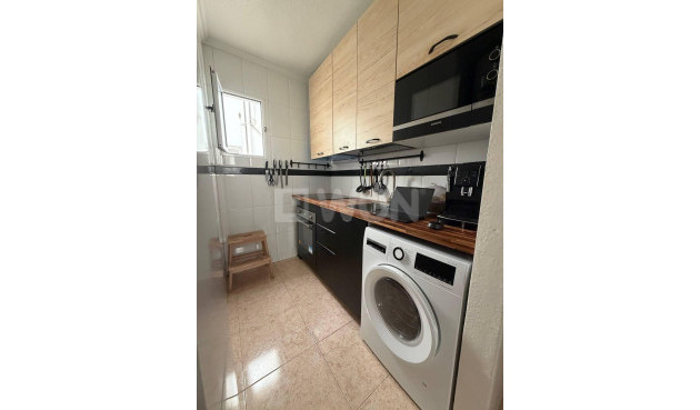 Odsprzedaż - Mieszkanie w bloku - Torrevieja - Centro