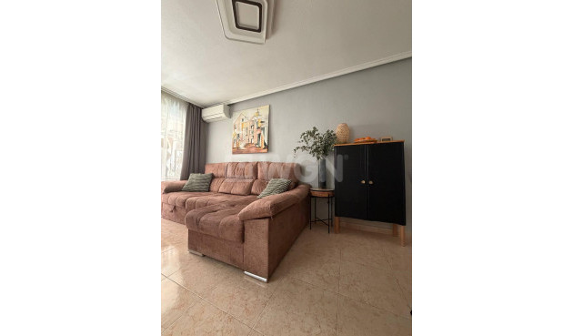 Odsprzedaż - Mieszkanie w bloku - Torrevieja - Centro