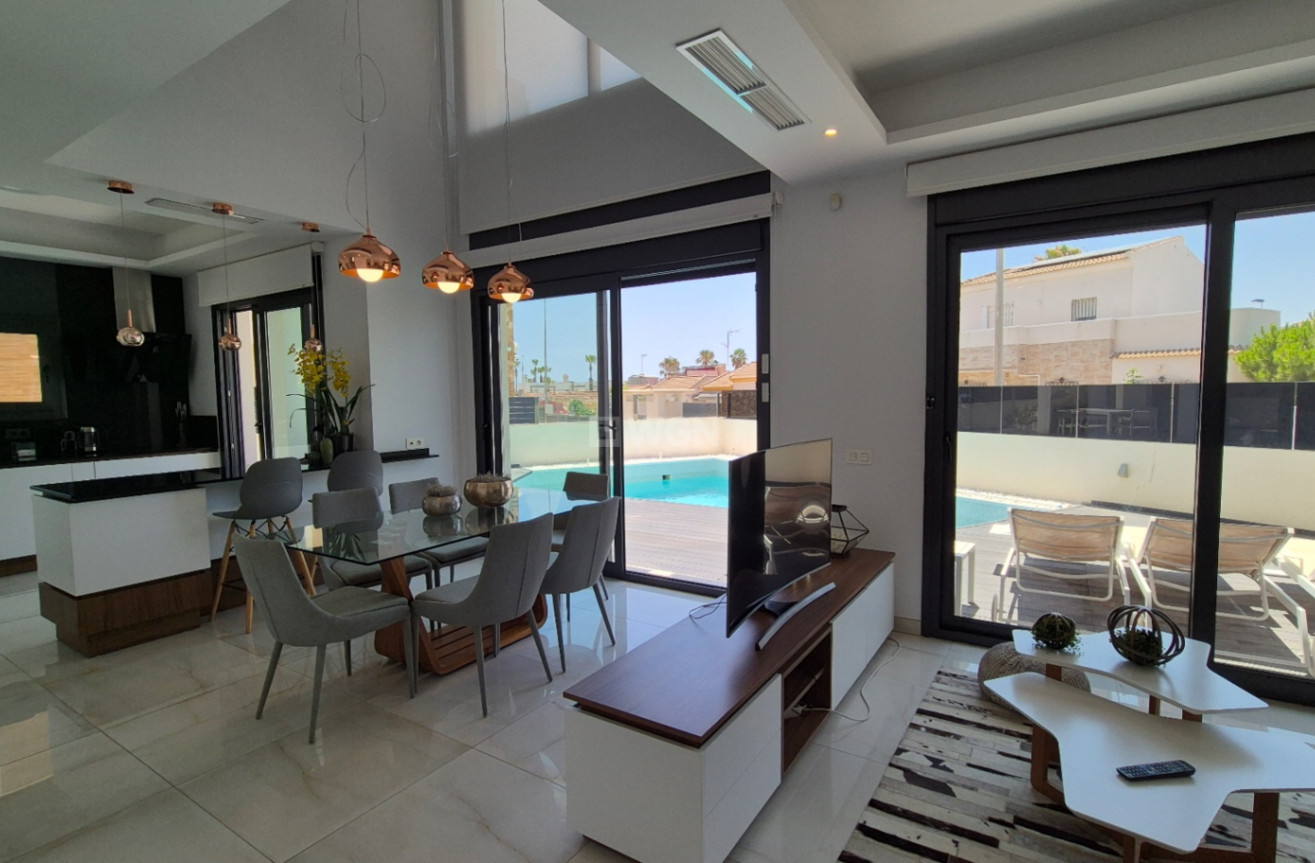 Odsprzedaż - Villa - Torrevieja - Costa Blanca