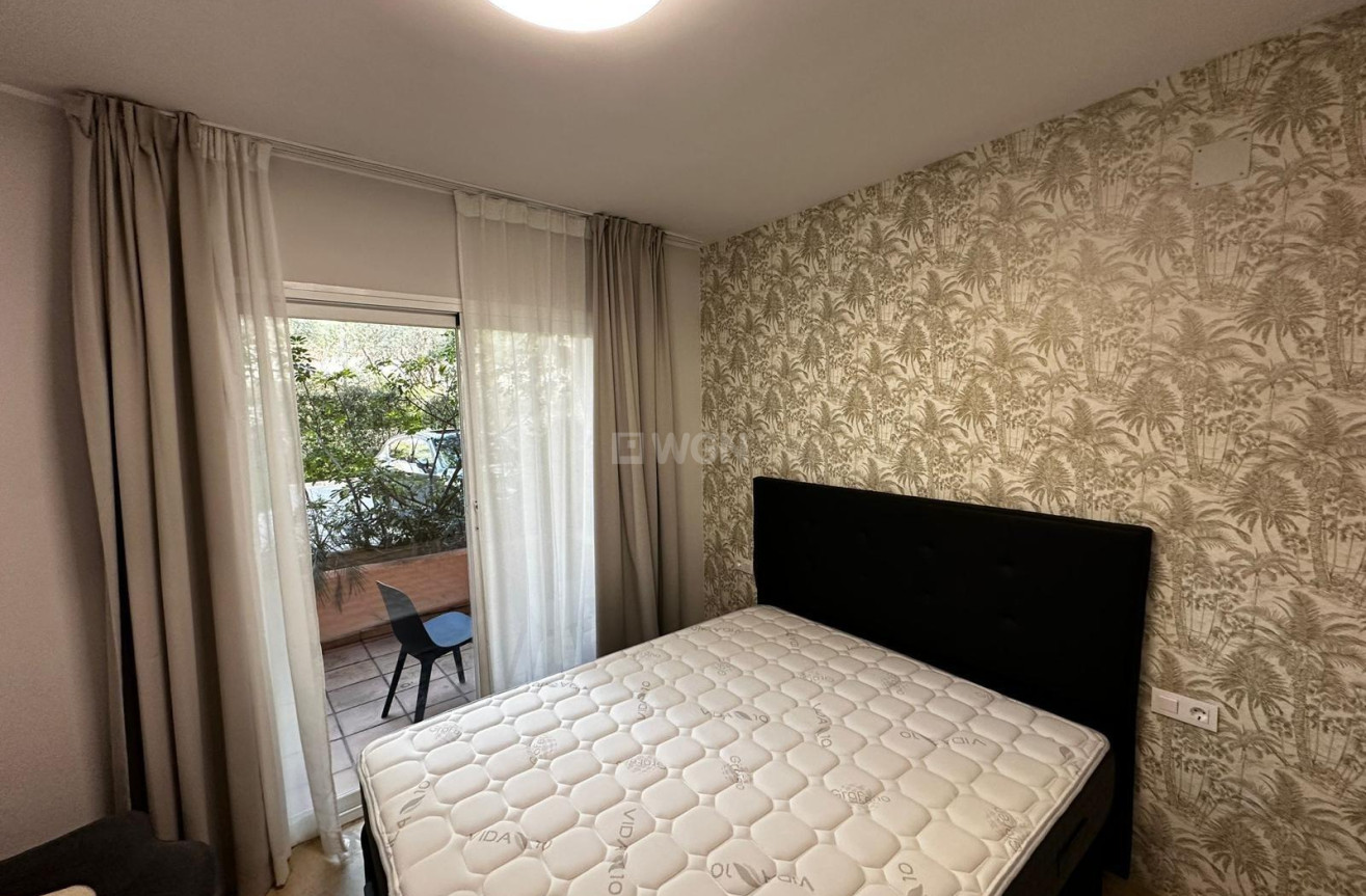 Odsprzedaż - Mieszkanie w bloku - Marbella - Lomas De Rio Verde