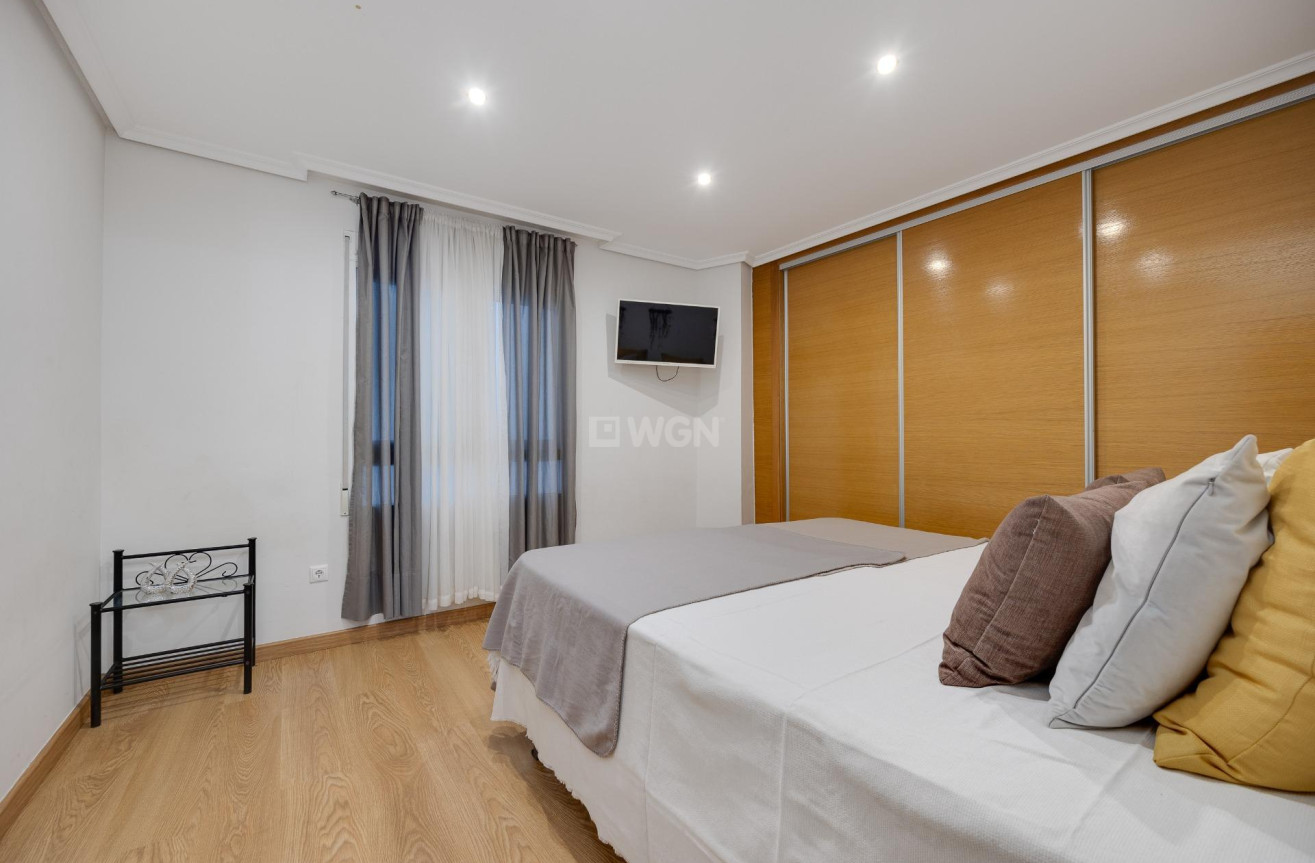 Odsprzedaż - Mieszkanie w bloku - Torrevieja - Centro