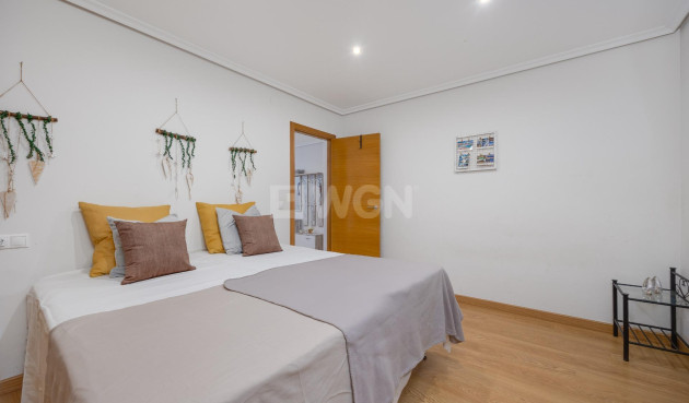 Odsprzedaż - Mieszkanie w bloku - Torrevieja - Centro