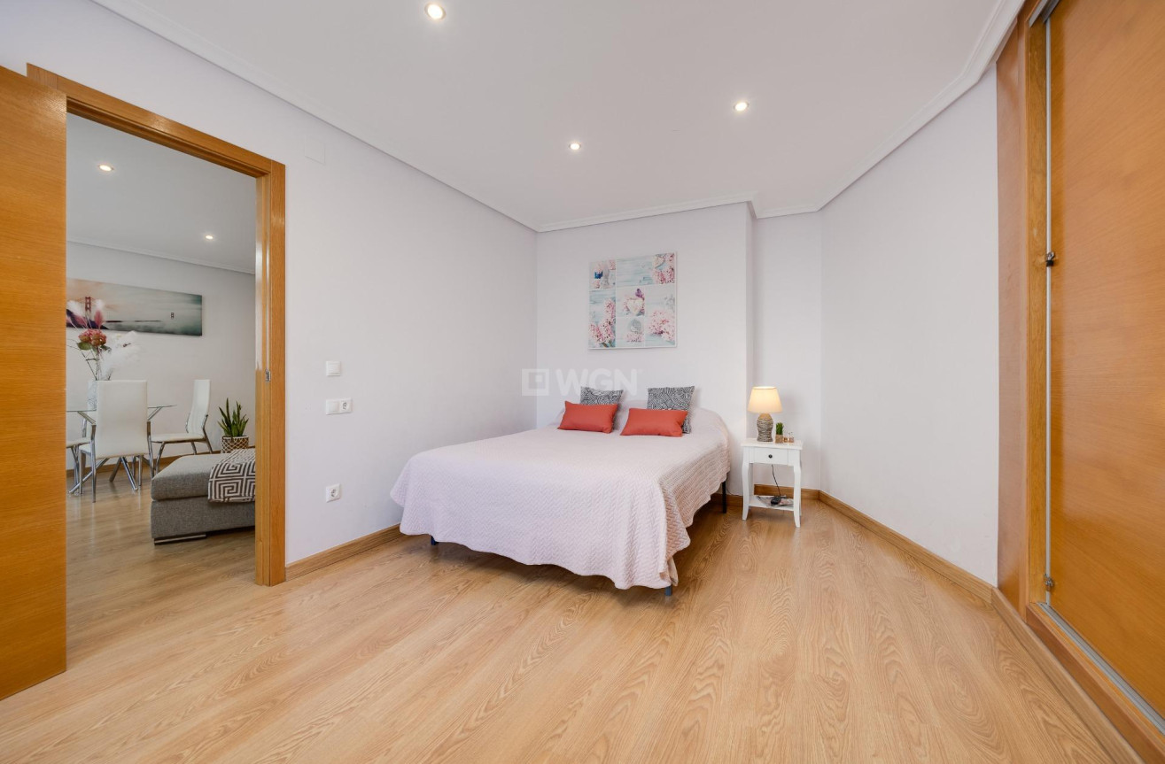 Odsprzedaż - Mieszkanie w bloku - Torrevieja - Centro