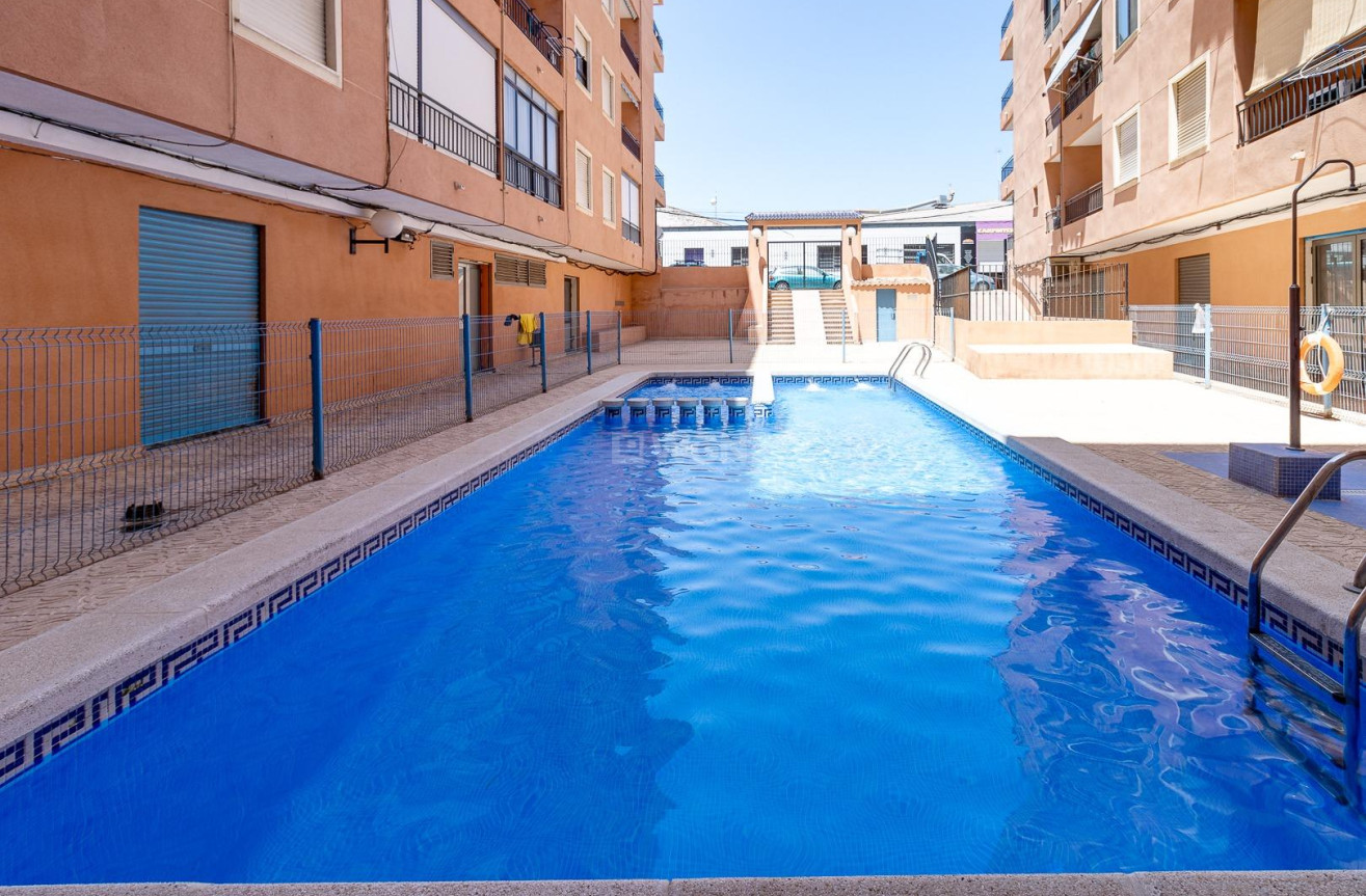 Odsprzedaż - Mieszkanie w bloku - Torrevieja - Centro