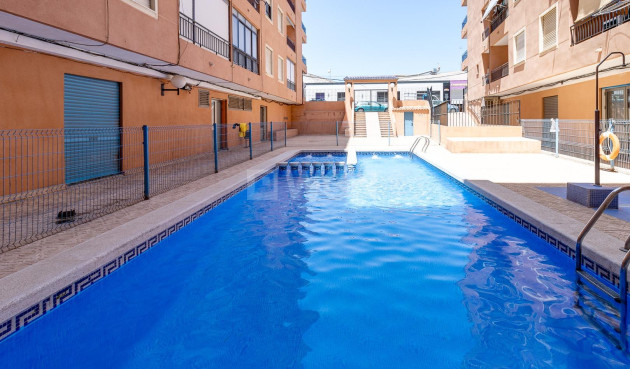 Odsprzedaż - Mieszkanie w bloku - Torrevieja - Centro
