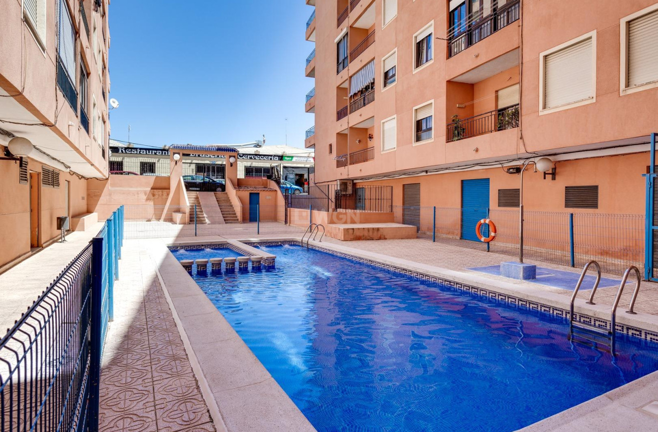 Odsprzedaż - Mieszkanie w bloku - Torrevieja - Centro