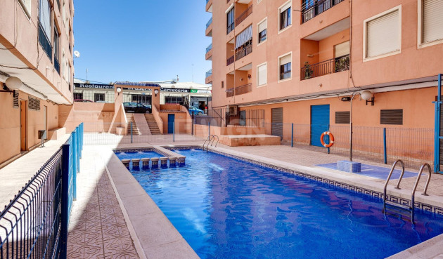 Odsprzedaż - Mieszkanie w bloku - Torrevieja - Centro