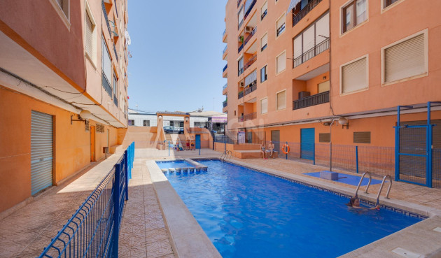 Odsprzedaż - Mieszkanie w bloku - Torrevieja - Centro