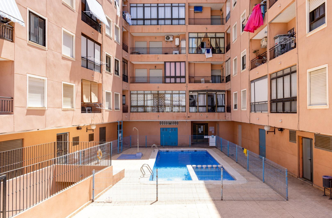 Odsprzedaż - Mieszkanie w bloku - Torrevieja - Centro