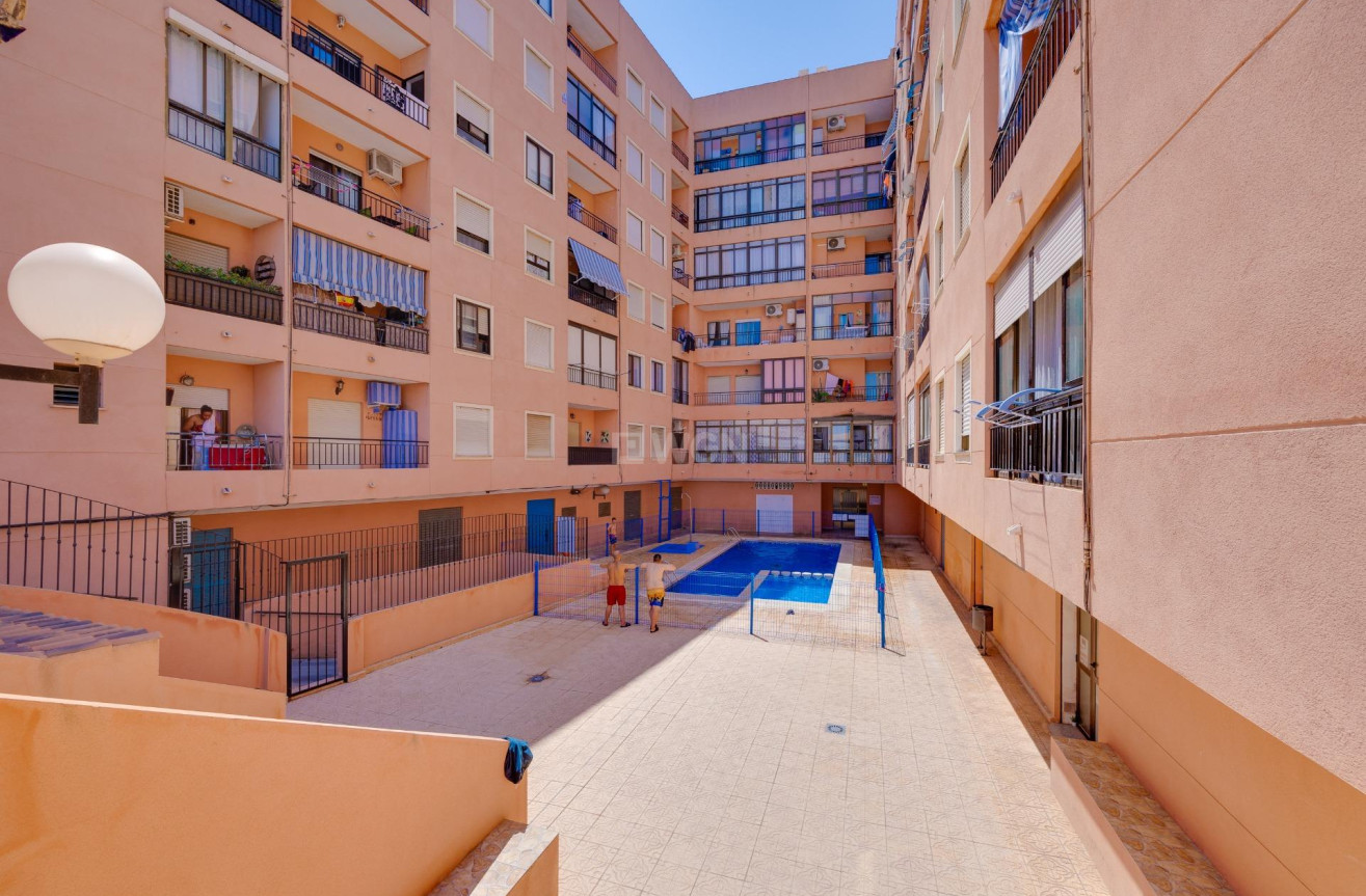 Odsprzedaż - Mieszkanie w bloku - Torrevieja - Centro