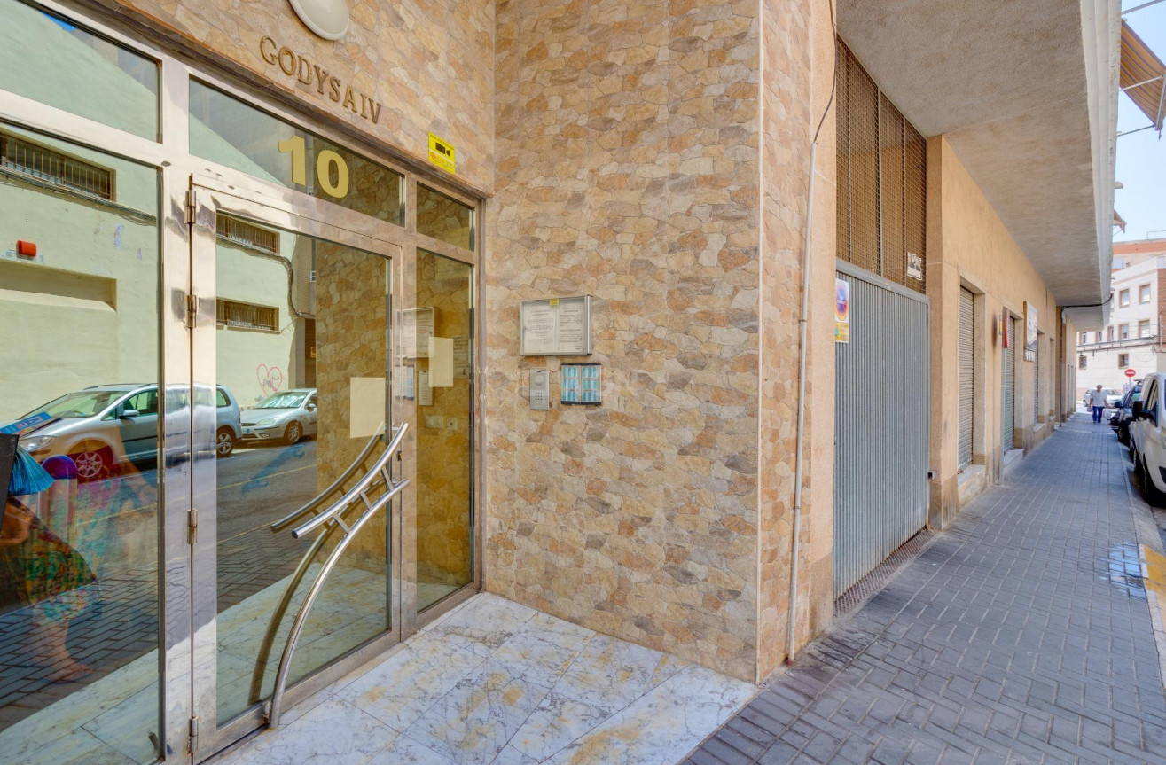Odsprzedaż - Mieszkanie w bloku - Torrevieja - Centro