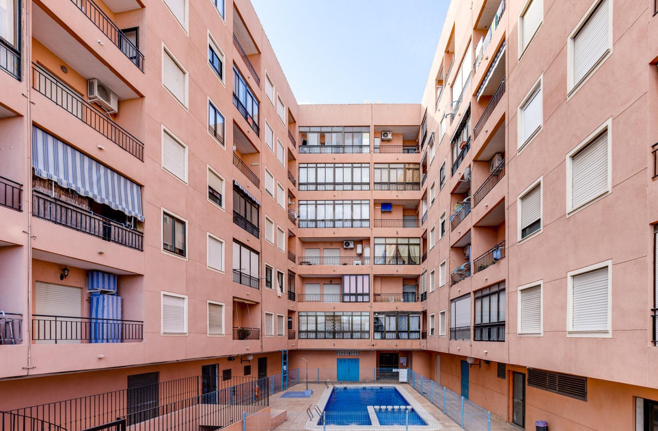 Odsprzedaż - Mieszkanie w bloku - Torrevieja - Centro