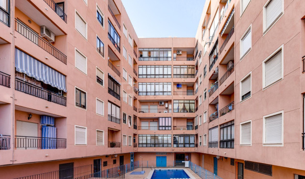 Odsprzedaż - Mieszkanie w bloku - Torrevieja - Centro