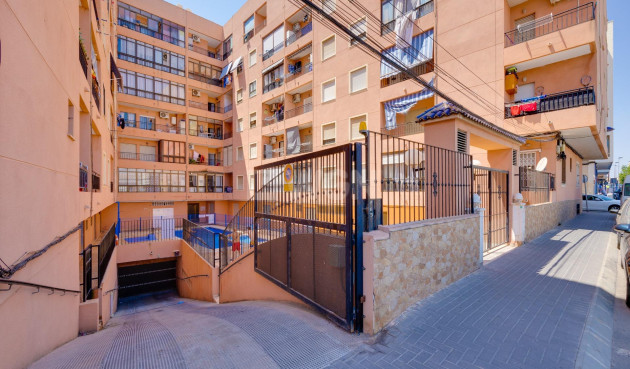 Odsprzedaż - Mieszkanie w bloku - Torrevieja - Centro