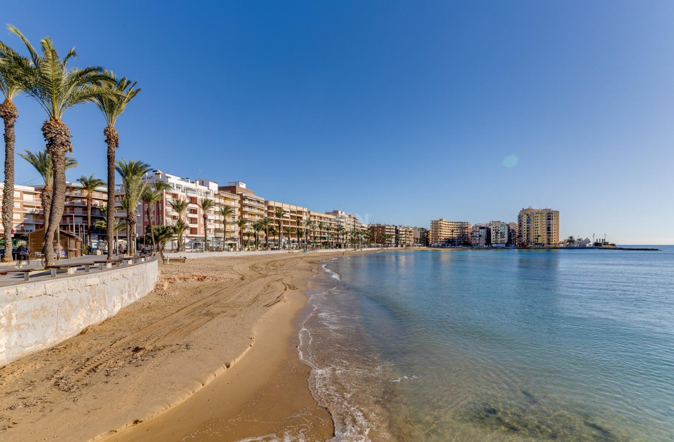 Odsprzedaż - Mieszkanie w bloku - Torrevieja - Centro