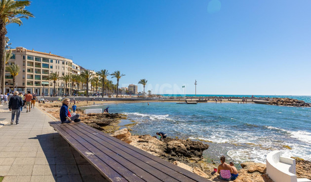 Odsprzedaż - Mieszkanie w bloku - Torrevieja - Centro