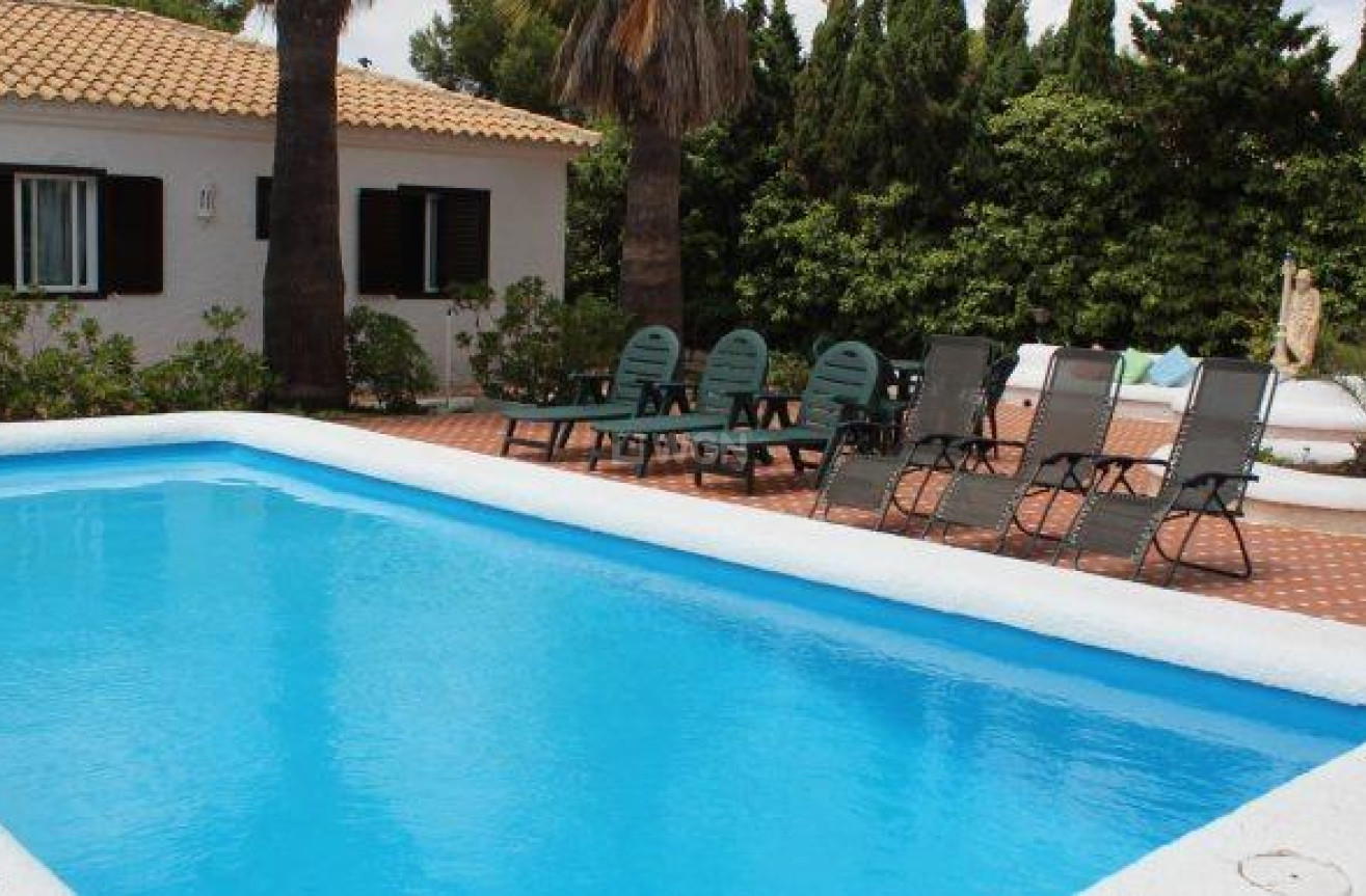 Odsprzedaż - Villa - Orihuela Costa - Villamartín