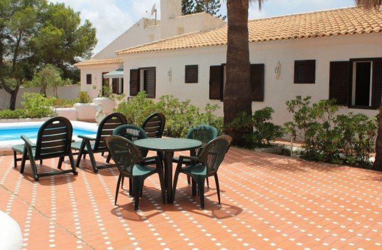 Odsprzedaż - Villa - Orihuela Costa - Villamartín