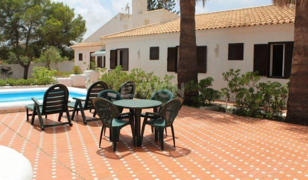 Odsprzedaż - Villa - Orihuela Costa - Villamartín