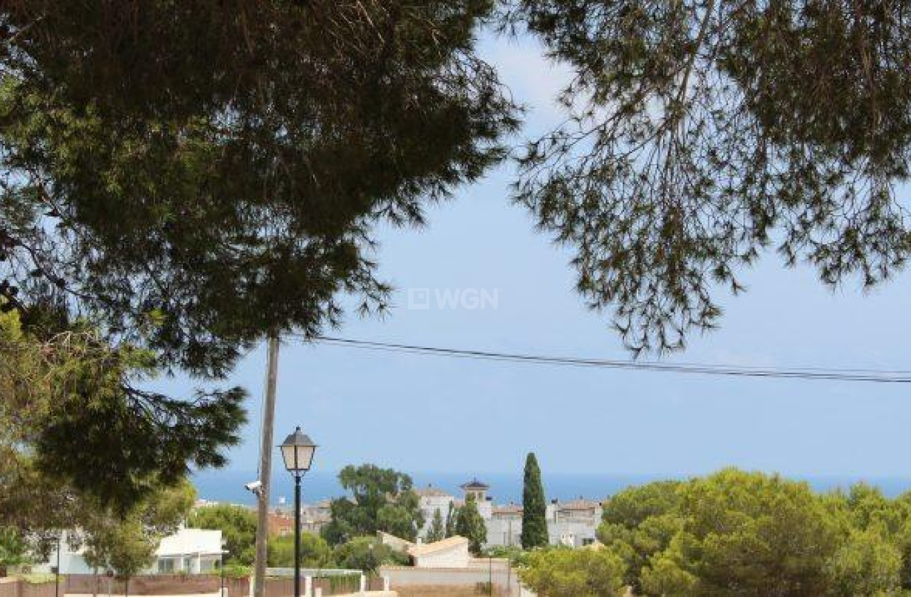 Odsprzedaż - Villa - Orihuela Costa - Villamartín