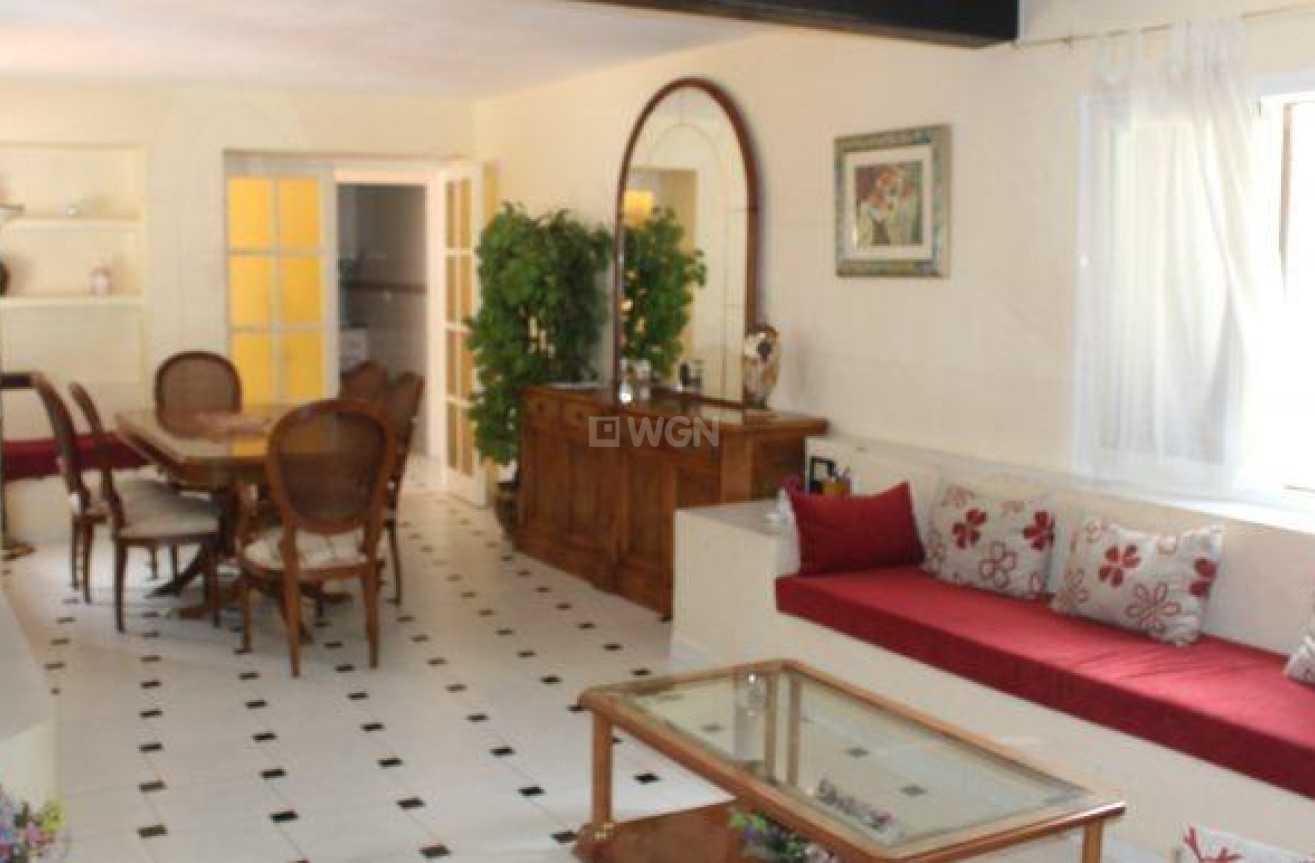 Odsprzedaż - Villa - Orihuela Costa - Villamartín