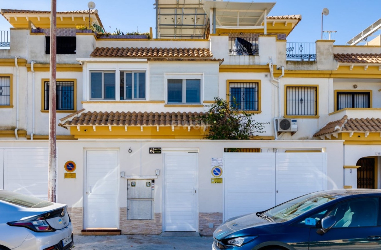 Odsprzedaż - Kamienica - Torrevieja - Costa Blanca