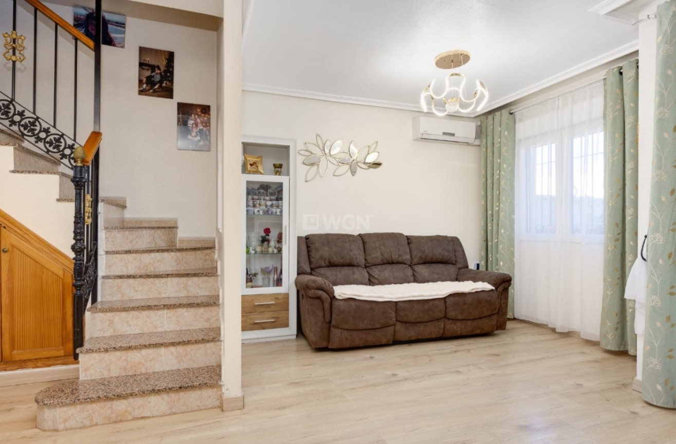 Odsprzedaż - Kamienica - Torrevieja - Costa Blanca