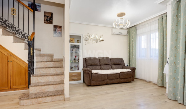 Odsprzedaż - Kamienica - Torrevieja - Costa Blanca