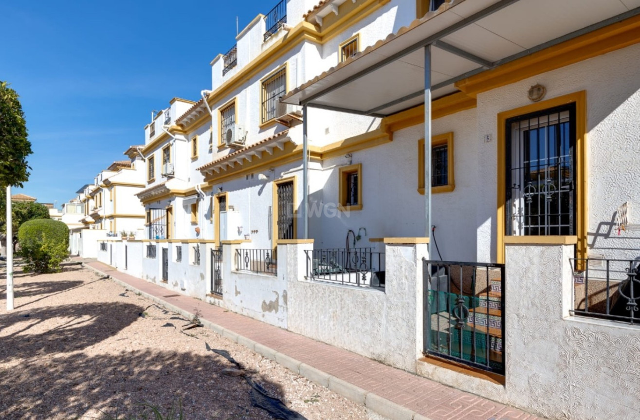 Odsprzedaż - Kamienica - Torrevieja - Costa Blanca