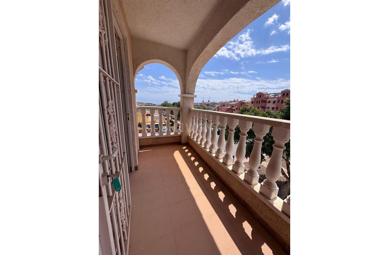 Odsprzedaż - Kamienica - Villamartin - Costa Blanca