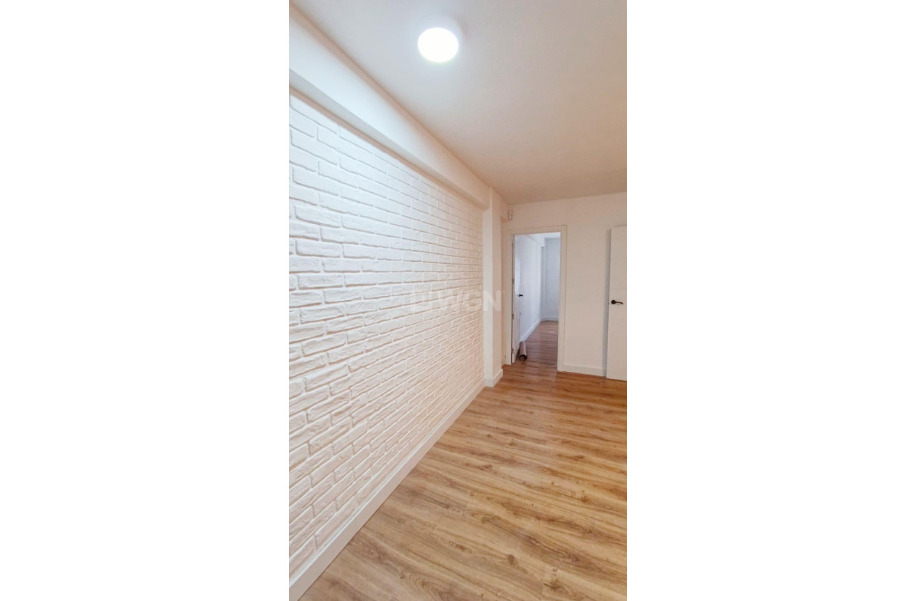 Odsprzedaż - Mieszkanie w bloku - Torrevieja - Centro