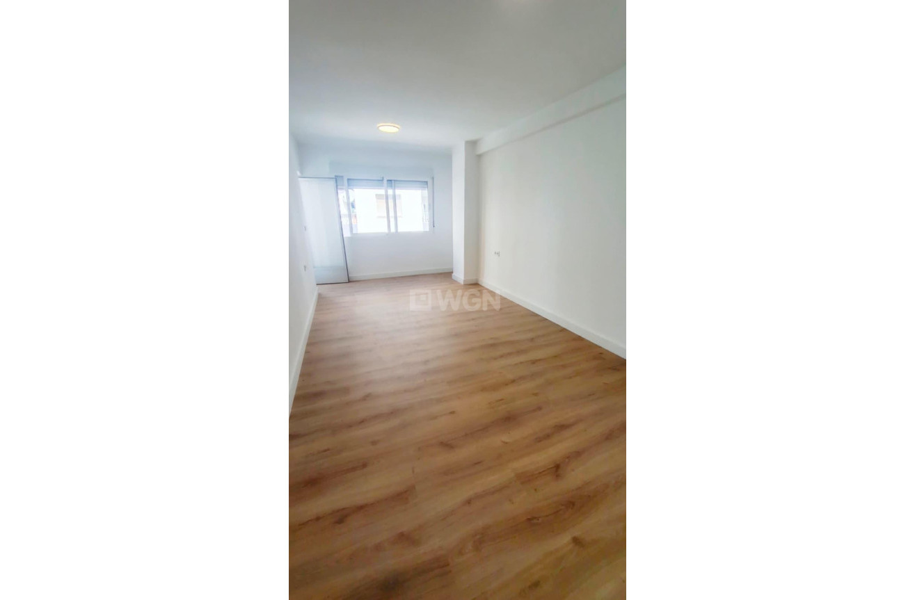 Odsprzedaż - Mieszkanie w bloku - Torrevieja - Centro