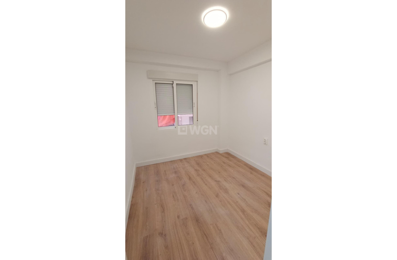 Odsprzedaż - Mieszkanie w bloku - Torrevieja - Centro